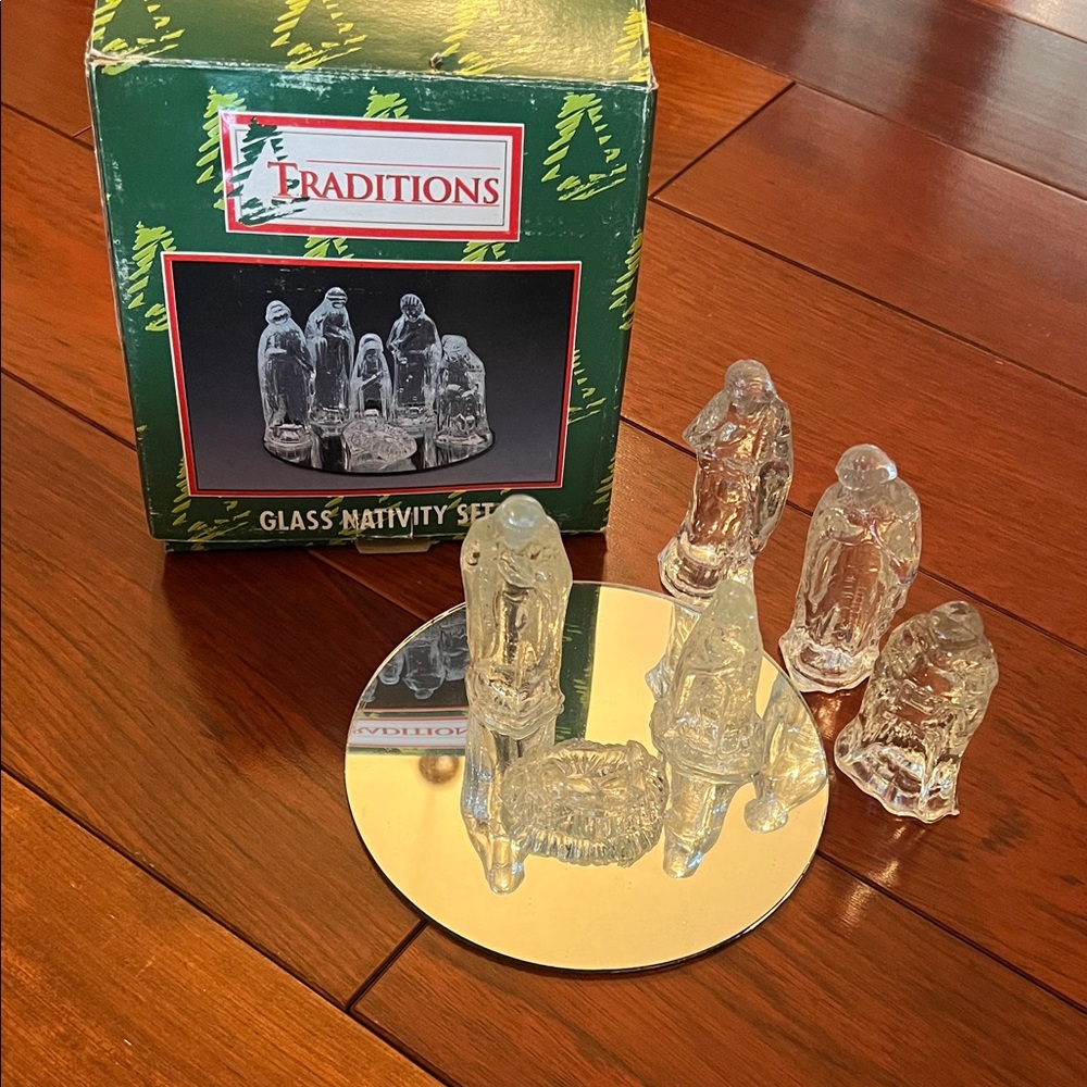 Clear Glass Nativity Set - Clear
